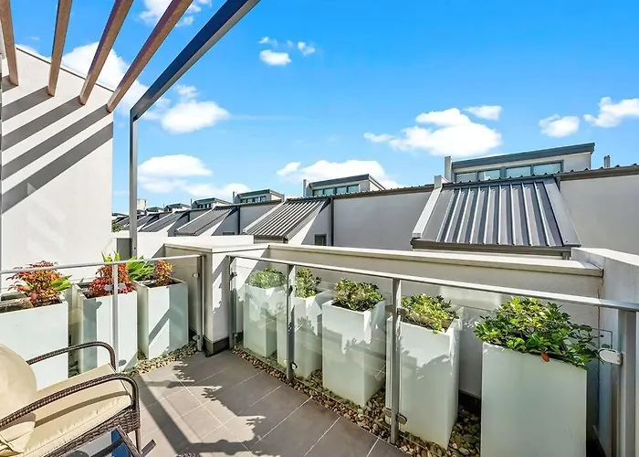 Triplex Design Luxury Townhouse In Rosebery